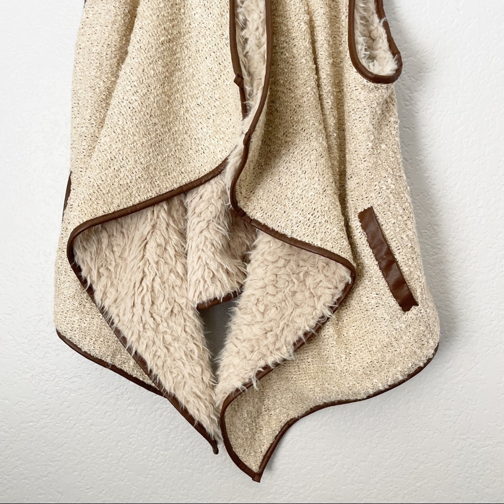 MIAMI Faux Sherpa Asymmetrical Vest Medium - Picture 4 of 8